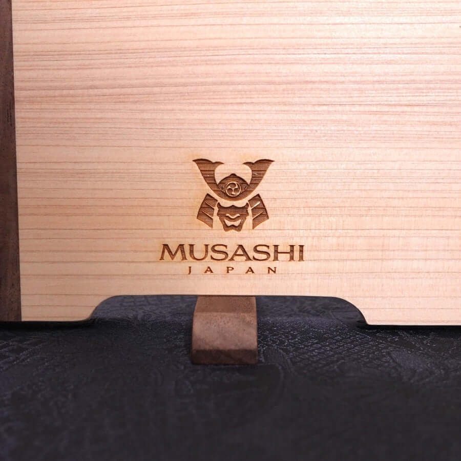https://www.houseofknives.us/cdn/shop/files/Musashi-Cutting-Board-Hinoki-with-Stand-280mmx180mmx15mm-Musashi-Japanese-Kitchen-Knives-2_1800x1800_1.jpg?v=1689405767
